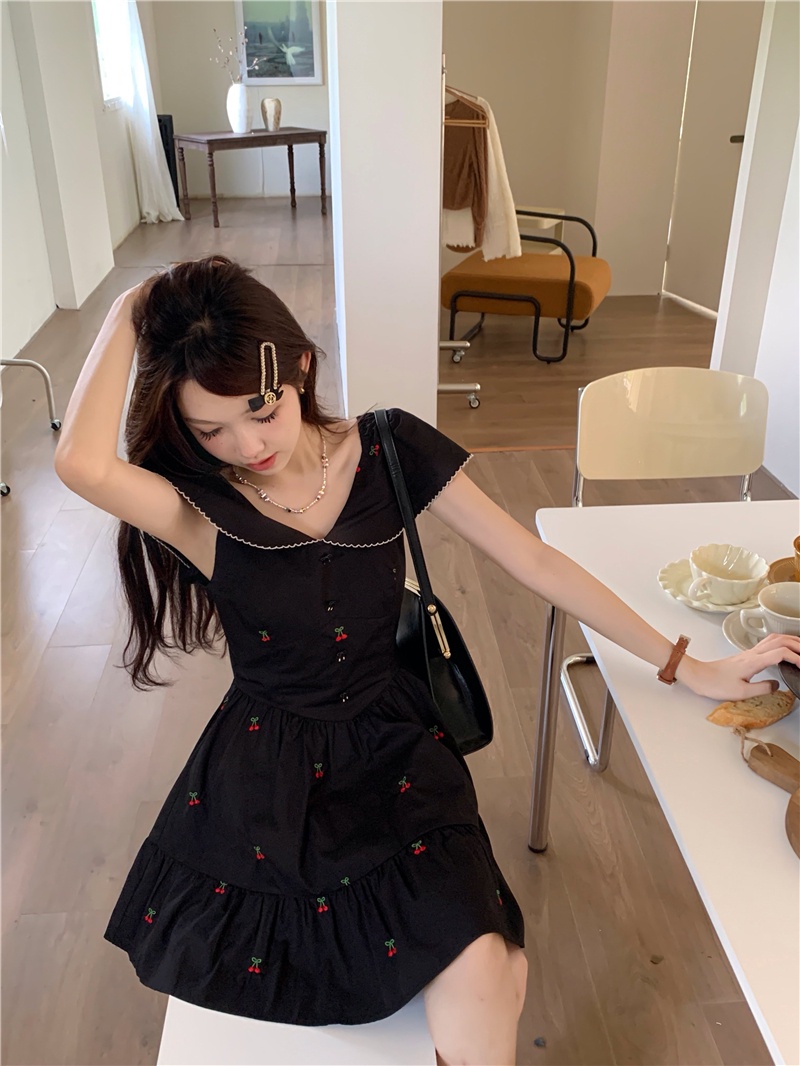 Đầm Cổ Bẻ Thêu Hình Quả Cherry Mùa Hè 65871
