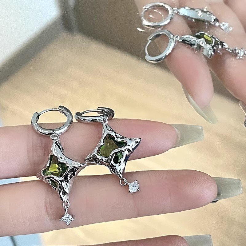 Khuyên Tai Ngôi Sao Bốn Cánh Đính Đá Zircon Xanh Lá Sang Trọng Cá Tính Dành Cho Nữ