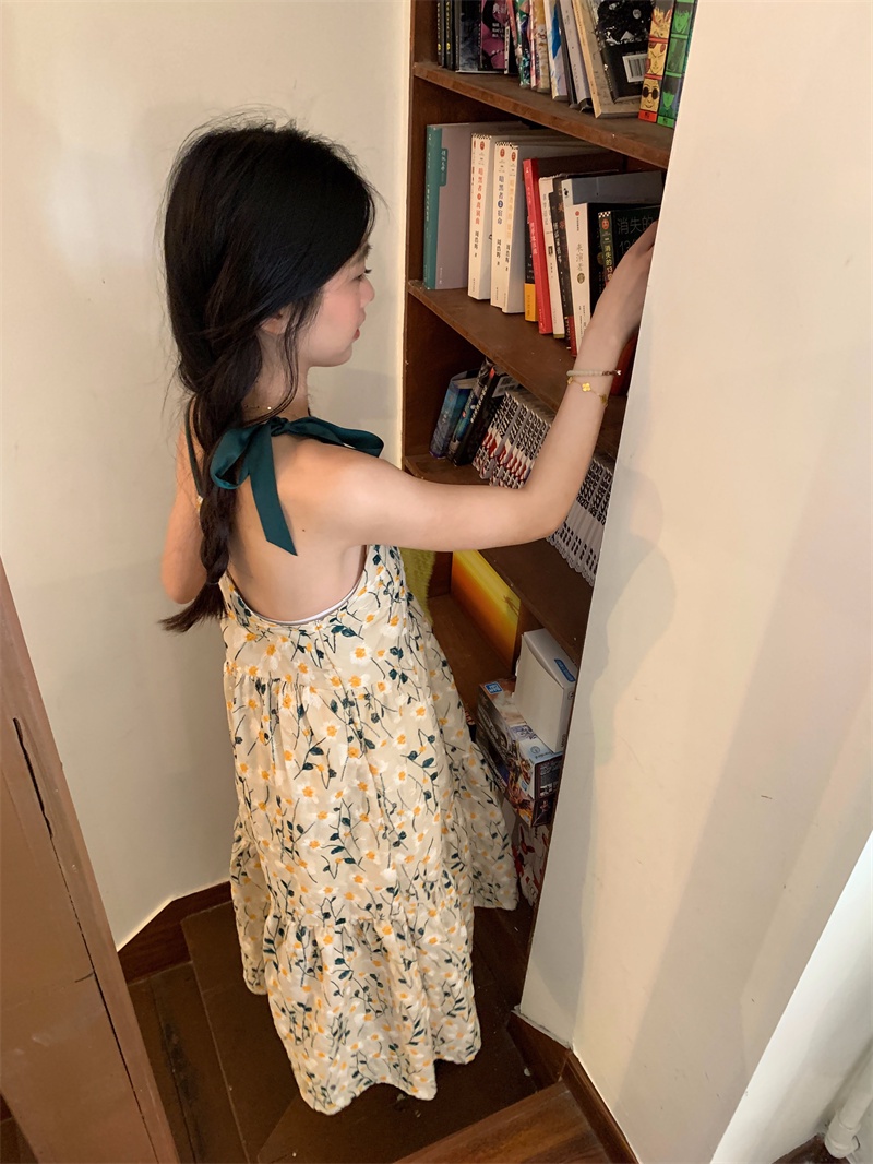 Đầm Hai Dây Thêu Hoa Cúc Cổ Điển 65317