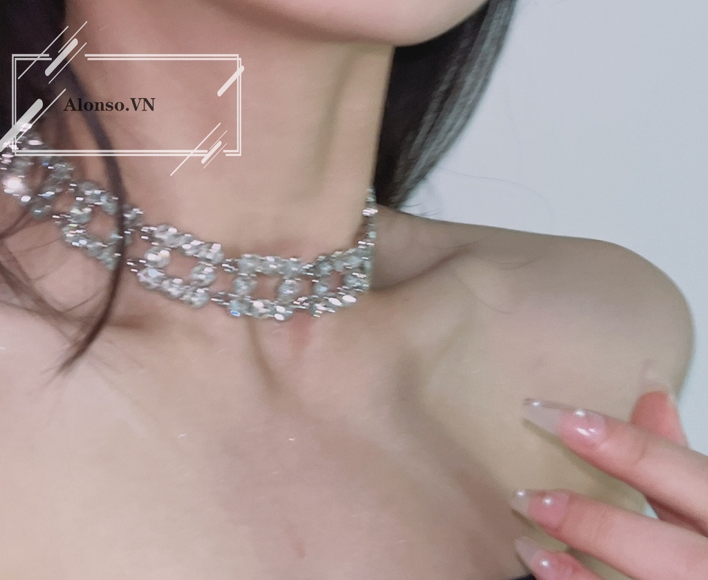 Vòng cổ Mặt Vuông Đính Đá Lấp Lánh Sang Trọng