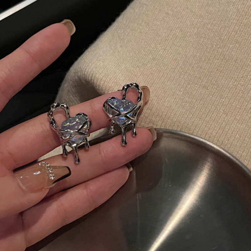 Khuyên Tai Hình Trái Tim Đính Đá Mặt Trăng Nhiều Màu Sắc Phong Cách Hàn Quốc Cho Nữ