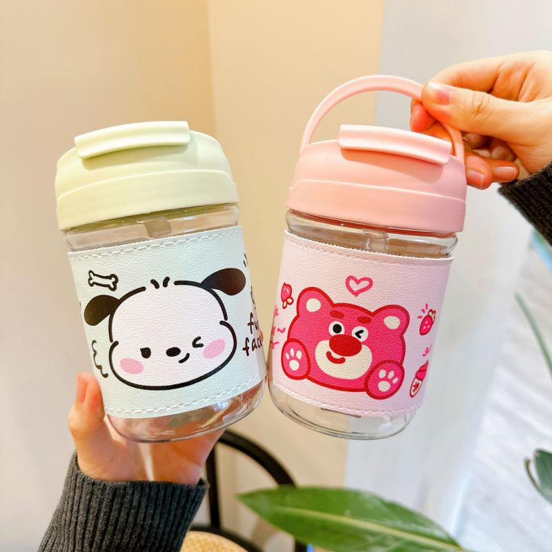 500Ml Bình Nước gấu dâu lotso cốc sứ Mới Hình Gấu Dâu Dễ Thương Cốc Nhựa chai nhựa Bé Gái Hình Hoạt Hình Giá Trị Cao Cốc Rơm Uống Đôi Cốc Nước Di Động Chống Bỏng Sinh Viên Di Động bình nước c
