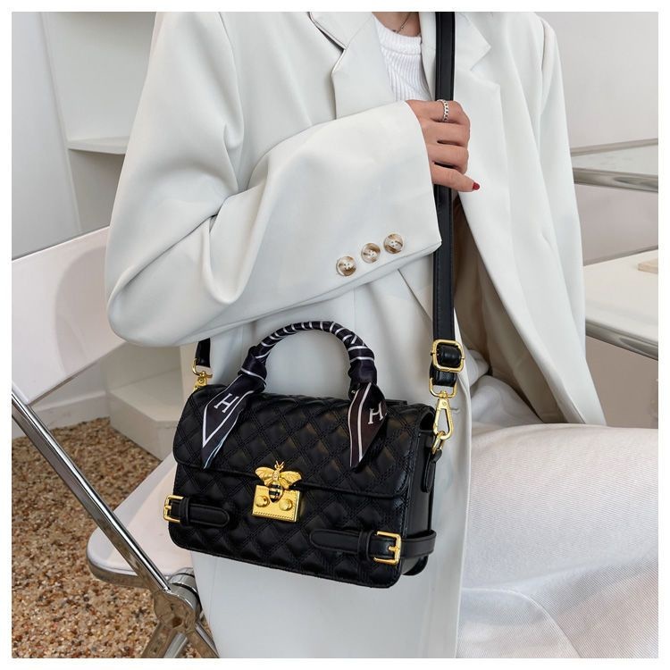 Túi Xách Mới Thời Trang Nữ Hình Thoi Cầm Tay Phù Hợp Với Phong Cách Nước Ngoài Dây Đeo Vai