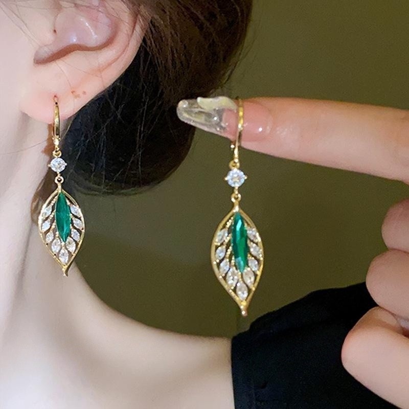 Bông Tai Hợp Kim Hình Lá Đính Đá Zircon Màu Xanh Lá Cây Sang Trọng Phong Cách Hàn Quốc Thời Trang Cho Nữ