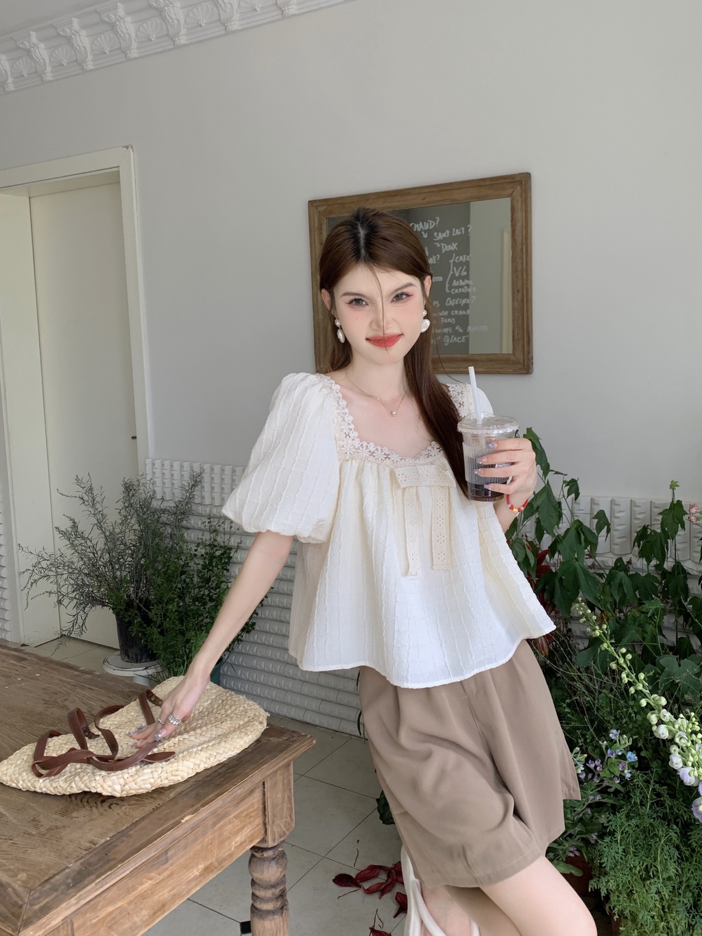 Áo Sơ Mi Ren Cổ Vuông Ngắn Tay Dáng Rộng Thời Trang Sành Điệu 64790