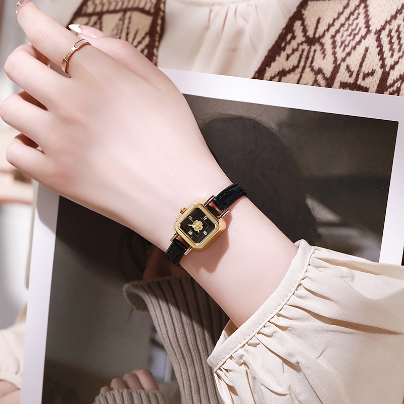 Đồng Hồ Đeo Tay Dây Da Mặt Vuông Nhỏ Họa Tiết Hoa Thời Trang Cho Nữ