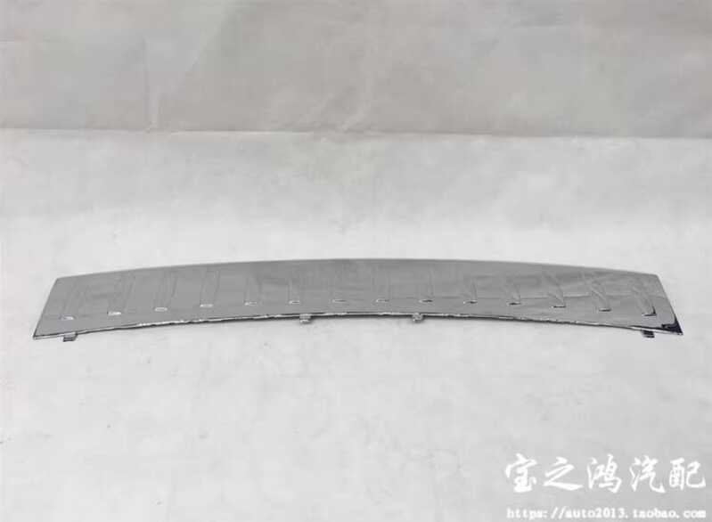 Thích hợp cho Mercedes-Benz W166 Tấm bảo vệ dải sáng mạ điện ML300 ML350 ML400 Trunk Pedal