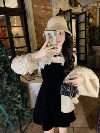 Vay Phong Cách Kiểu Pháp Mới Đầu Mùa Xuân Họa Tiết Ren Khâu Nhung Đầm Váy Đen Nữ Khí Chất Sexy