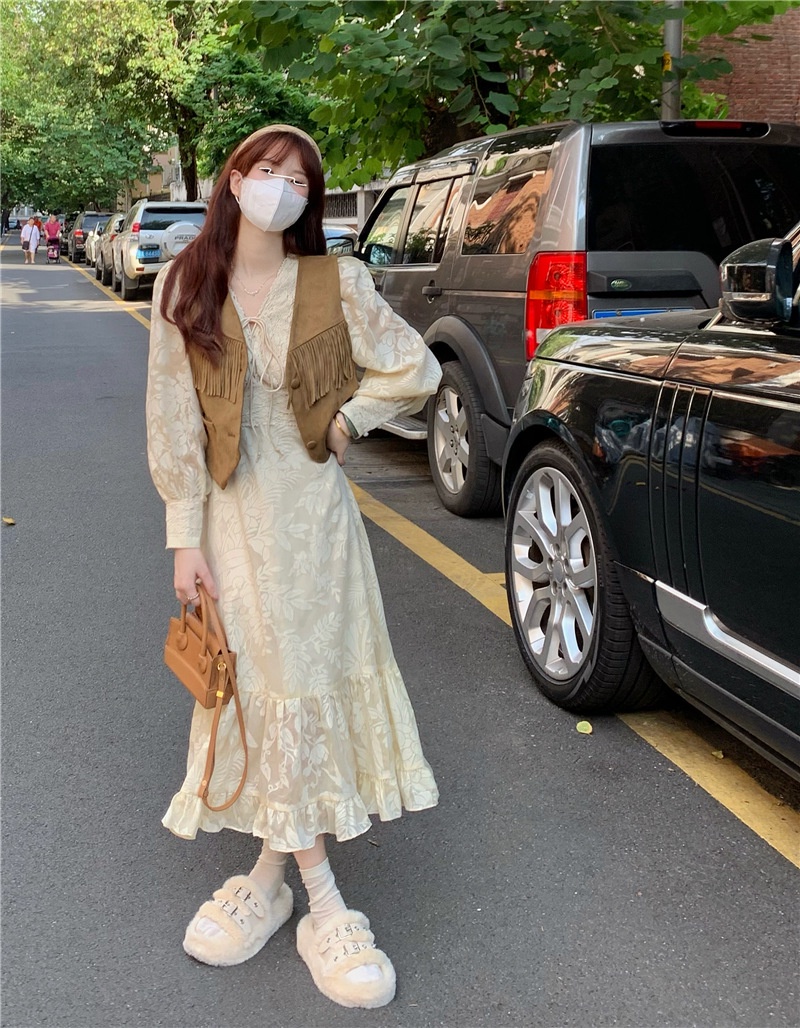 68751 Váy Ren Hoa Hẹp Eo / Áo vest