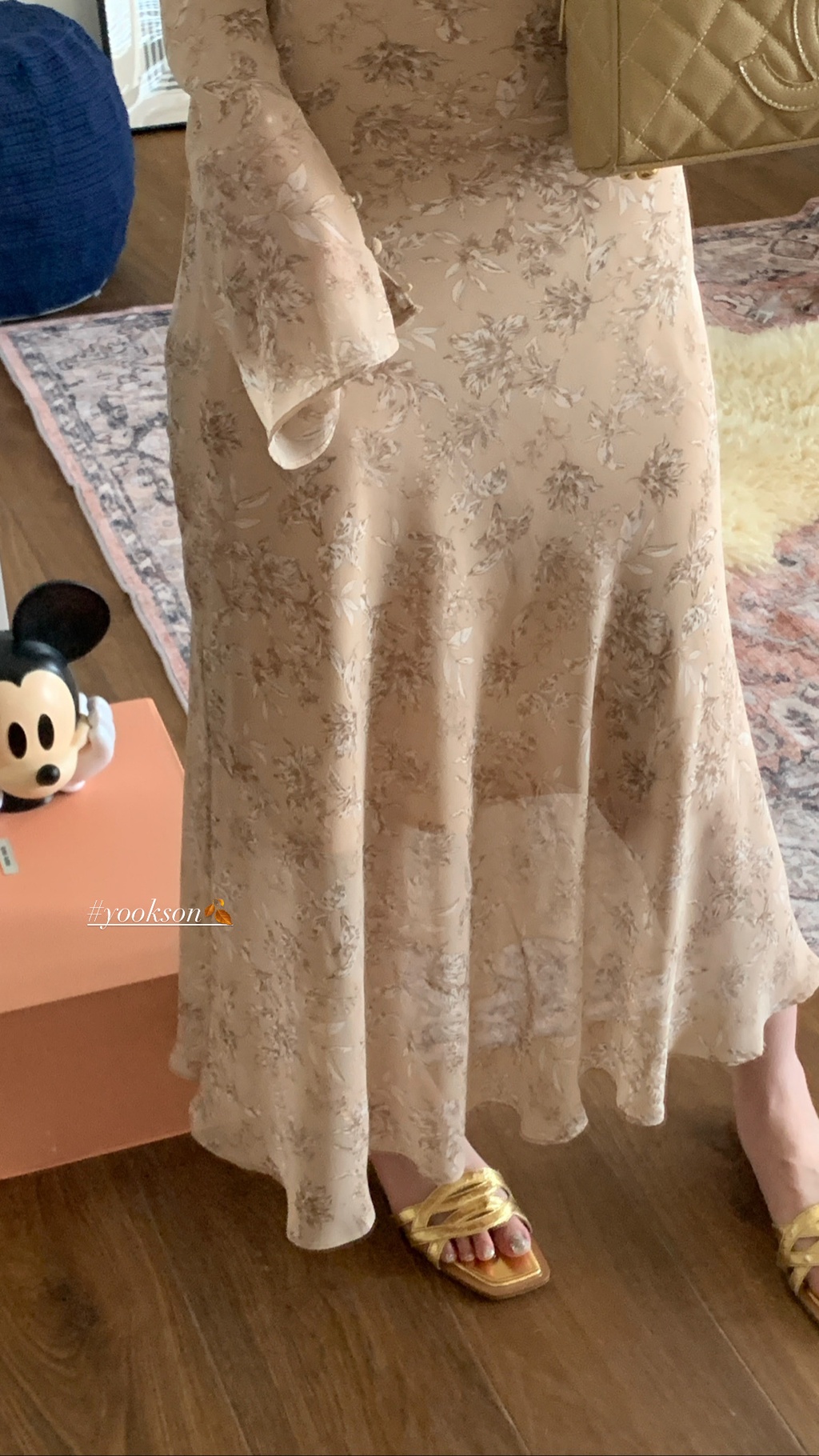 68056 Váy Dài Tay Loe Hoa Voan
