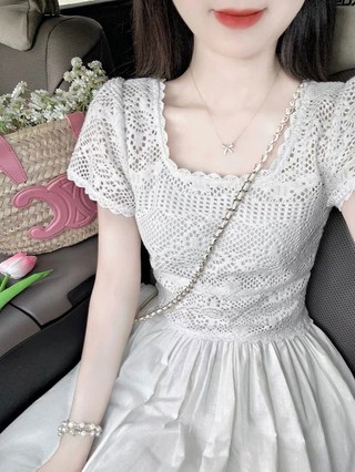 Váy Nữ Màu Trắng Hiển Thị Skin Móc Hoa Chạm Rỗng Ta Áo Ngắn Khâu Một Chữ Cái Vá Cho Phụ Nữ Mùa Hè Mới Nhỏ Thắt Lưng Dài