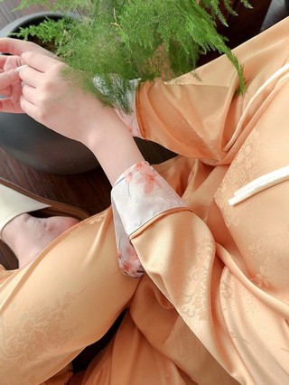 Bộ Đồ Ngủ Bằng Lụa Mát Thoải Mái Dành Cho Nữ