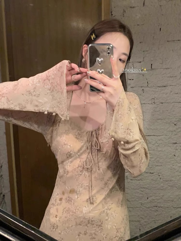 68056 Váy Dài Tay Loe Hoa Voan