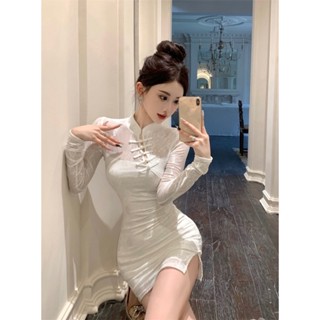 Váy Sườn Xám Cách Tân Ôm Body Phối Ren Hoa Cổ Đứng, Cài Nút Chéo Ngực, Xẻ Đùi Quyến Rũ Sang Trọng