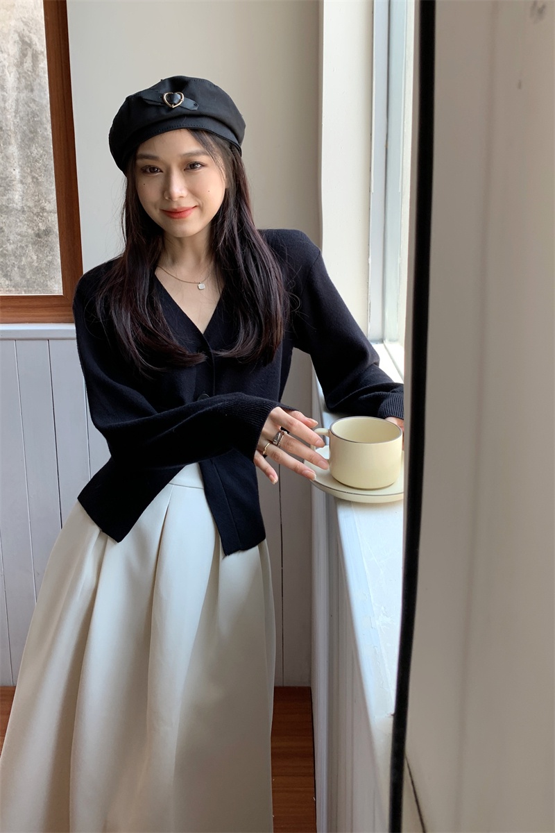 Áo cardigan Dệt Kim Cổ Chữ v Màu Trắng / Chân Váy Xếp Ly Dáng Chữ a Đơn Giản 68