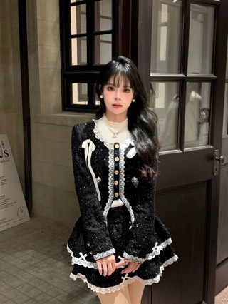 Set Dạ Đen Kim Tuyến Phối Viền Ren Trắng Đính Nơ Áo Khoác Dáng Ngắn Ôm Eo Vạt Kiểu + Chân Váy Xòe 2 Tầng Kiểu Hàn Quốc
