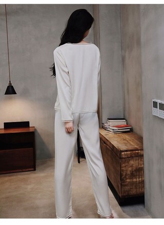 Bộ Đồ Ngủ Lụa Phối Ren Cổ Tròn Gợi Cảm Dành Cho Nữ