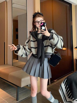 Áo Cổ Tròn Màu Xám Hai Bộ Choàng Nữ Xuân Thu Thêm Nhung Dày Thiết Kế Cảm Giác Học Viện Phong Cách Hoa Văn Áo