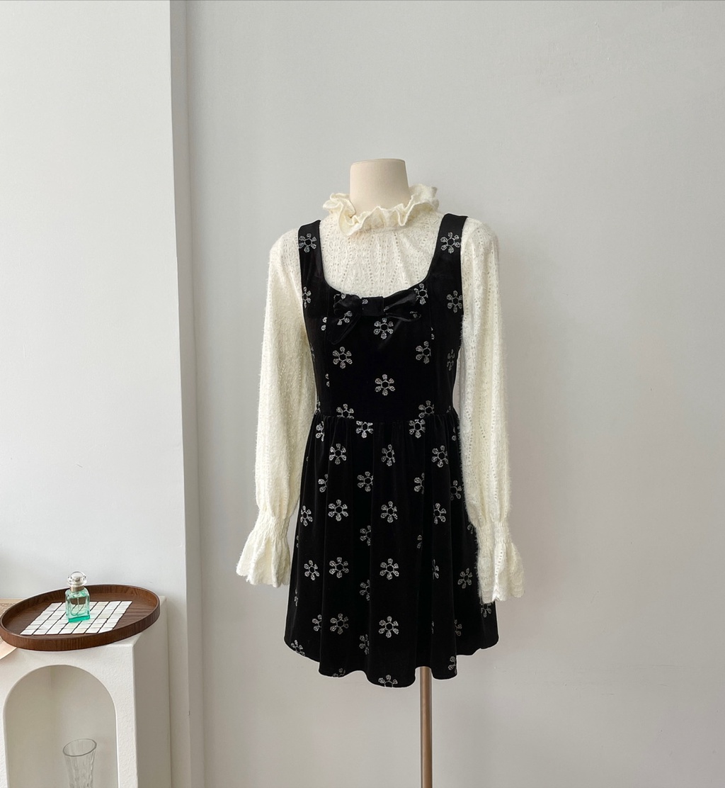 68767 Váy Nhung Hoa / Áo Sơ Mi Ren Trắng