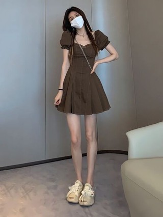 Váy Ngắn Khoét Lưng Phong Cách Gợi Cảm Tay Phồng Nhẹ Mùa Hè Phong Cách Mới Thắt Lưng Khí Chất Cao Cấp