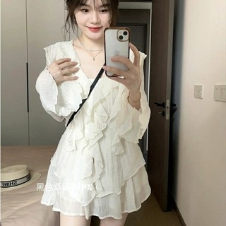 Thời Trang Nữ Phong Cách Hàn Quốc Dịu Dàng, Gió Lá Sen, Khí Chất Cổ Chữ V