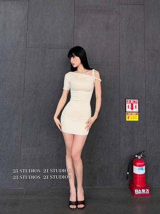 Shanmieleng kylie Cùng Phong Cách Thiết Kế Bất Đối Xứng Một Vai Váy Đen Nữ Mùa Hè Slim-Fit Ôm Hơn Nhìn