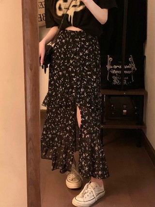 75090 váy xẻ đuôi cá hoa đen