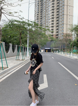 75090 Váy xẻ đuôi cá hoa đen