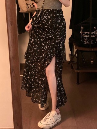 75090 Váy xẻ đuôi cá hoa đen
