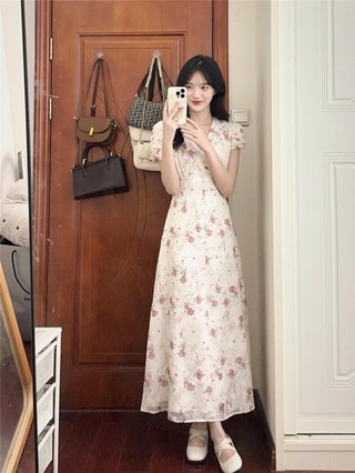 75002 Váy cổ chữ V hoa dịu nhẹ của Pháp