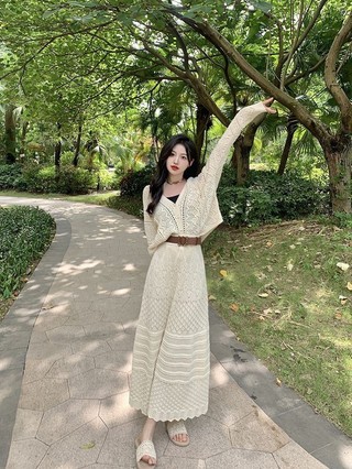 Pháp Lười Phong Cách Cao Cấp Rỗng Dệt Kim Cardigan Người Nổi Tiếng Nữ Xuân Thu Cao Cấp Áo Len Đầm Thời Trang Hai Mảnh Phù Hợp Với