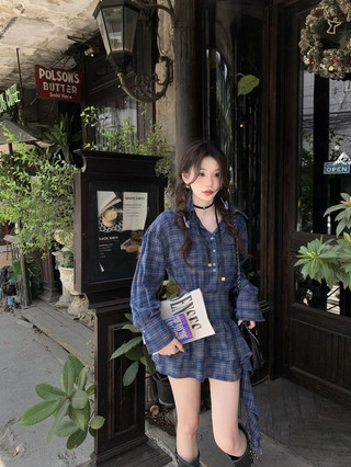 Whbyzwhcb 2024 Xuân Xanh Kẻ Sọc Phong Cách Nhẹ Nhàng Streamer Áo Sơ Mi Đầm Niche Dài Tay Đầm