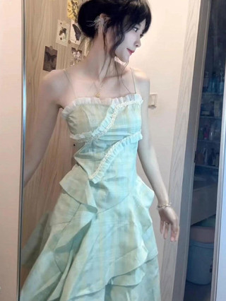 2024 Phong Cách Mới Hot Girl Cao Cấp Bạc Hà Mambo Đầm Bạc Hà Thiết Kế Xanh Sọc Sling Không Đều Đầm Nữ Váy Ngắn