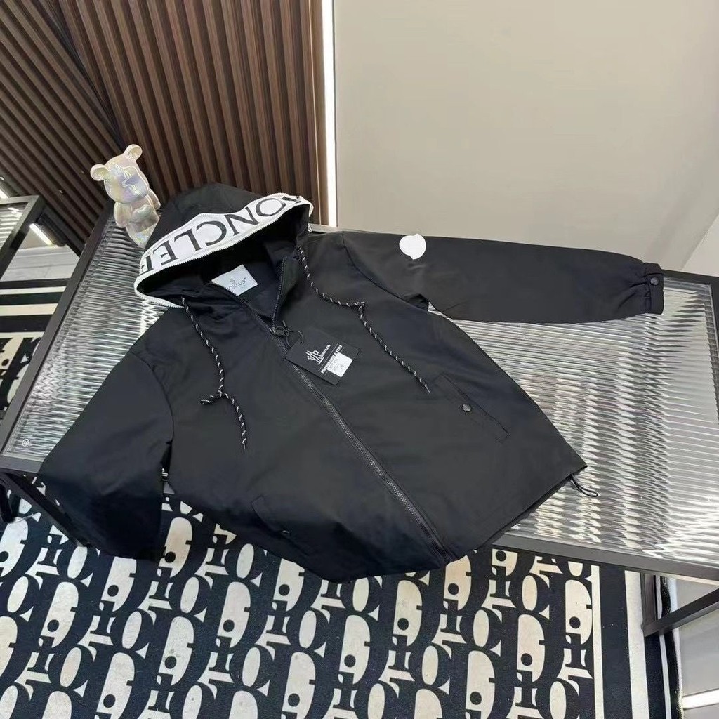 Moncler Đẹp Trai Hợp Thời Trang Thương Hiệu Phong Cách Nóng bỏng Nam Nữ Áo Khoác Lưới Có Mũ Trùm Đầu Thời Trang In Áo Khoác 2024 Re