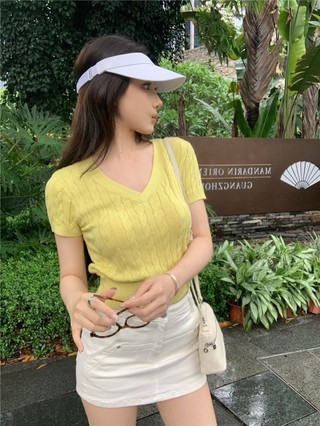 Áo thun ngắn tay dệt kim cổ chữ V thiết kế xoắn 75866