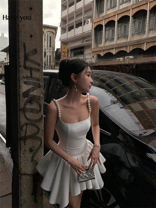 Váy đeo chéo công chúa màu trắng ngọc trai