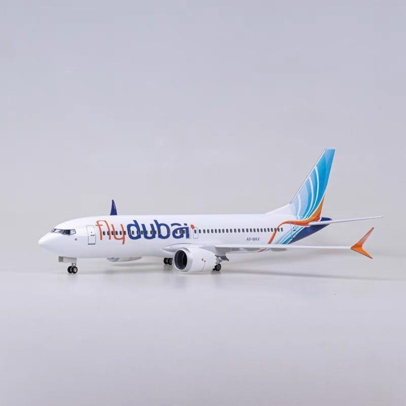 Boeing của hãng hàng không Dubai B737MAX Cảm Ứng LED Mô hình máy bay trang trí tĩnh bằng nhựa, bánh