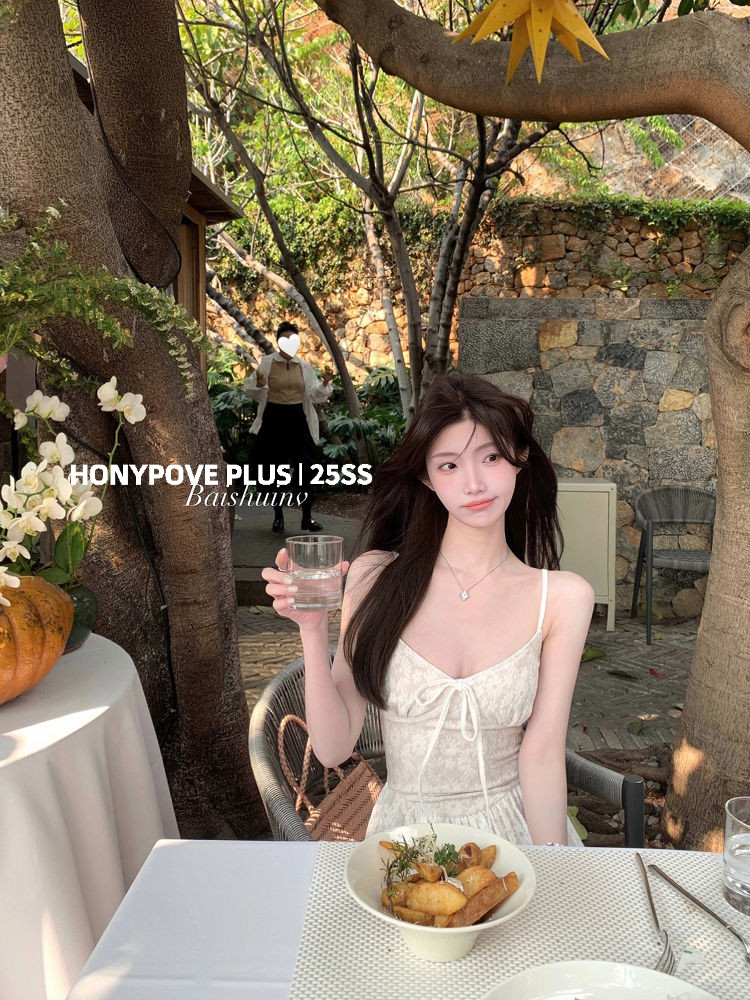 Honypove  2025 Mùa Hè Đi Lại Đơn Giản Phù Hợp Với Cổ Chữ V Cổ Hẹp Eo Treo Váy Nữ | BigBuy360 - bigbuy360.vn