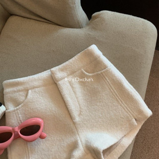  Thu Đông 2024 Phong Cách Mới Tính Khí Retro Cao Cấp Quần Short Len Nữ Tính Khí Phù Hợp Với Mỏng Hơn Nhìn Quần Thẳng 