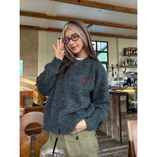 Shanmieleng Thu Đông Đỏ Tình Yêu Nút Trái Tim Thêu Áo Len Dệt Kim Màu Xám Phù Hợp Với Màu Trắng Phiên Bản Hàn Quốc Tính Khí
