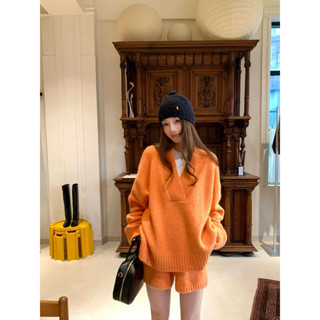  Shanmieleng Phong Cách Lười Áo Len Cổ Chữ V Phù Hợp Với Nữ Thu Đông Dệt Kim Top + Quần Short Dopamine Mặc Bộ Đồ Hai Mảnh 