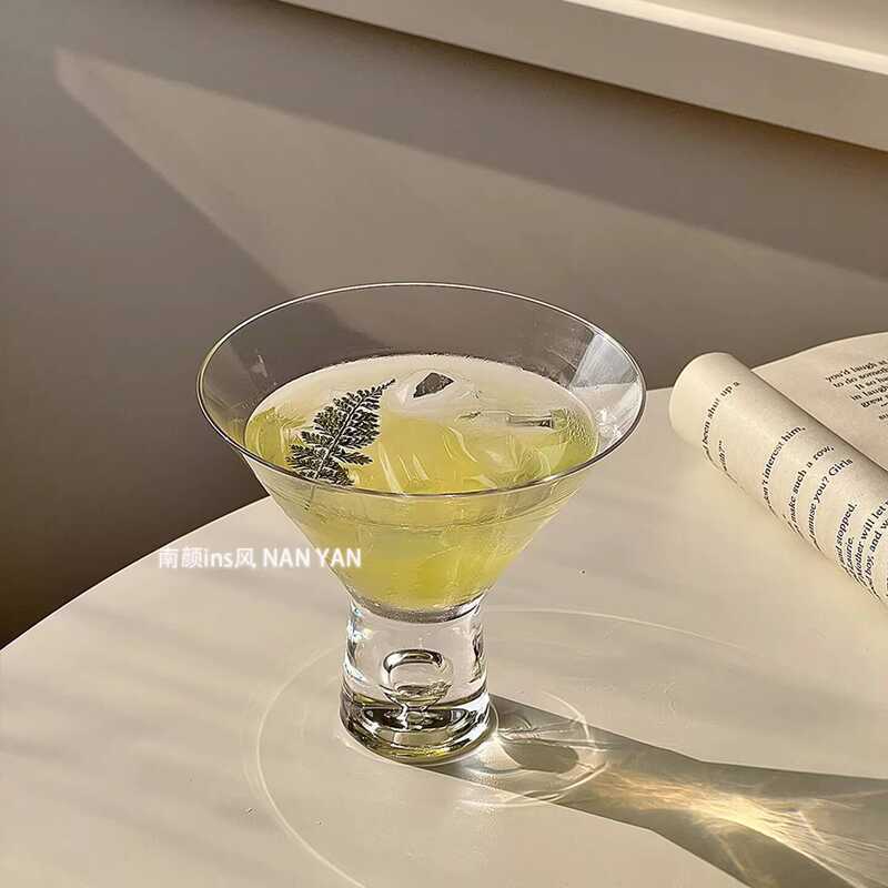 Niche Creative Martini Glass Ngắn-Footed Cocktail Glass Champagne Glass Light Glass Coffee Glass Hig