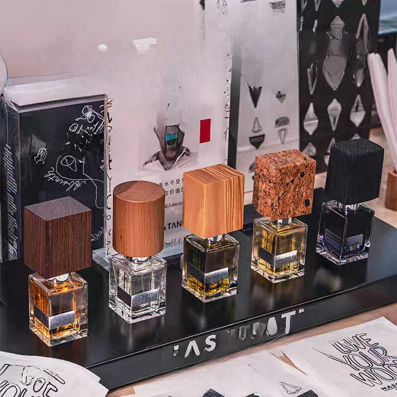 Nước Hoa Nass Noisy Màu Đen Sang Trọng với Hương Musk và Absinthe