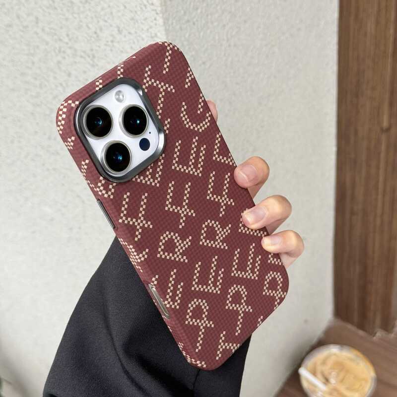 Thích hợp cho Apple 16promax Letter Pattern Phone Case Kevlar Từ tính iPhone15 Vỏ bảo vệ khung kim l