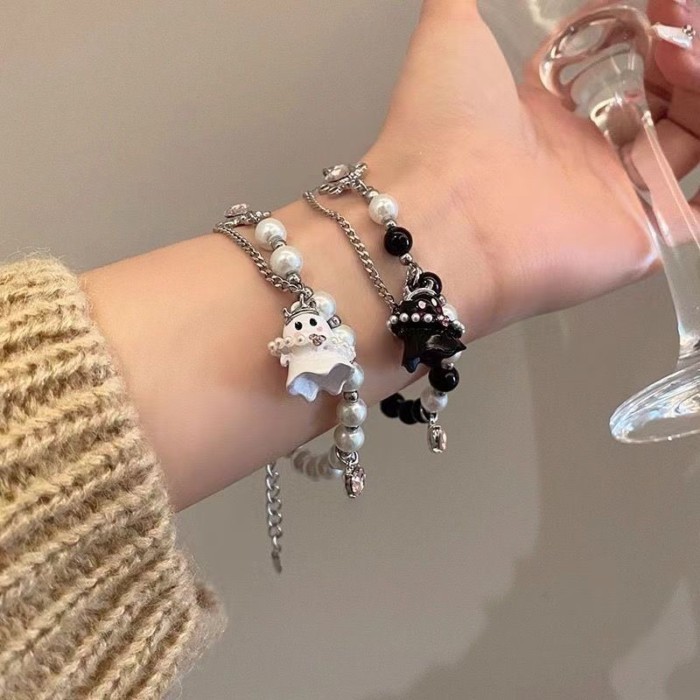 Vòng tay ma trắng đen đính cườm nữ bestie phụ kiện niche lạnh bestie cao cấp ngọt ngào mát mẻ hot g