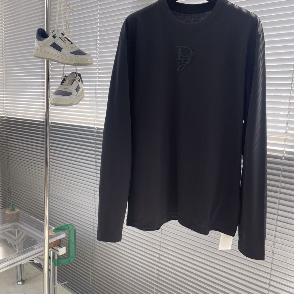 Dolce & Gabbana áo cổ tròn thêu logo, xu hướng mới mùa thu đông