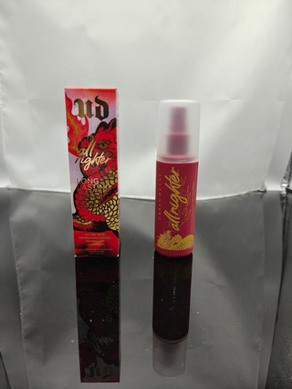 Hàng mới về Chất lượng quầy / 35 Decay City Makeup Setting Spray Year of the Dragon Phiên bản giới hạn 118ml! A8f a8f