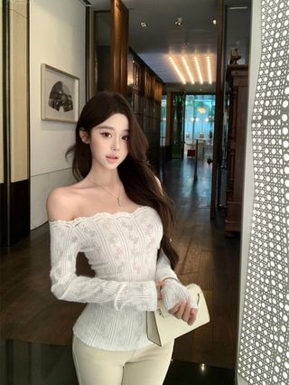 Gợi cảm với áo sơ mi ren tay dài, form slim vừa vặn cho thu đông