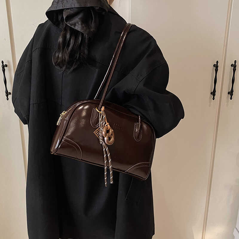 Miu Home miu Retro Túi Nữ 2024 Hợp Thời Trang Túi Bowling Di Động Phù Hợp Với Túi Đeo Vai