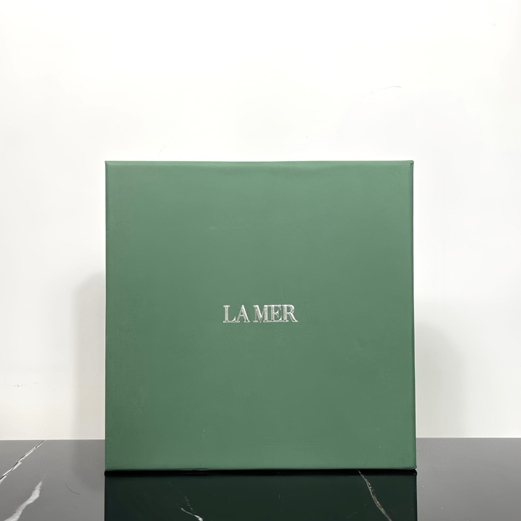 Phong cách cổ điển nóng bỏng 60 màu xanh biển Bí ẩn mùa đông Bộ ba mảnhChứa Kem Dưỡng Tay 30ml, Son 